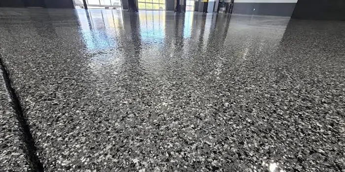 Finishing polished concrete lantai dengan permukaan mengkilap IndoFlooring
